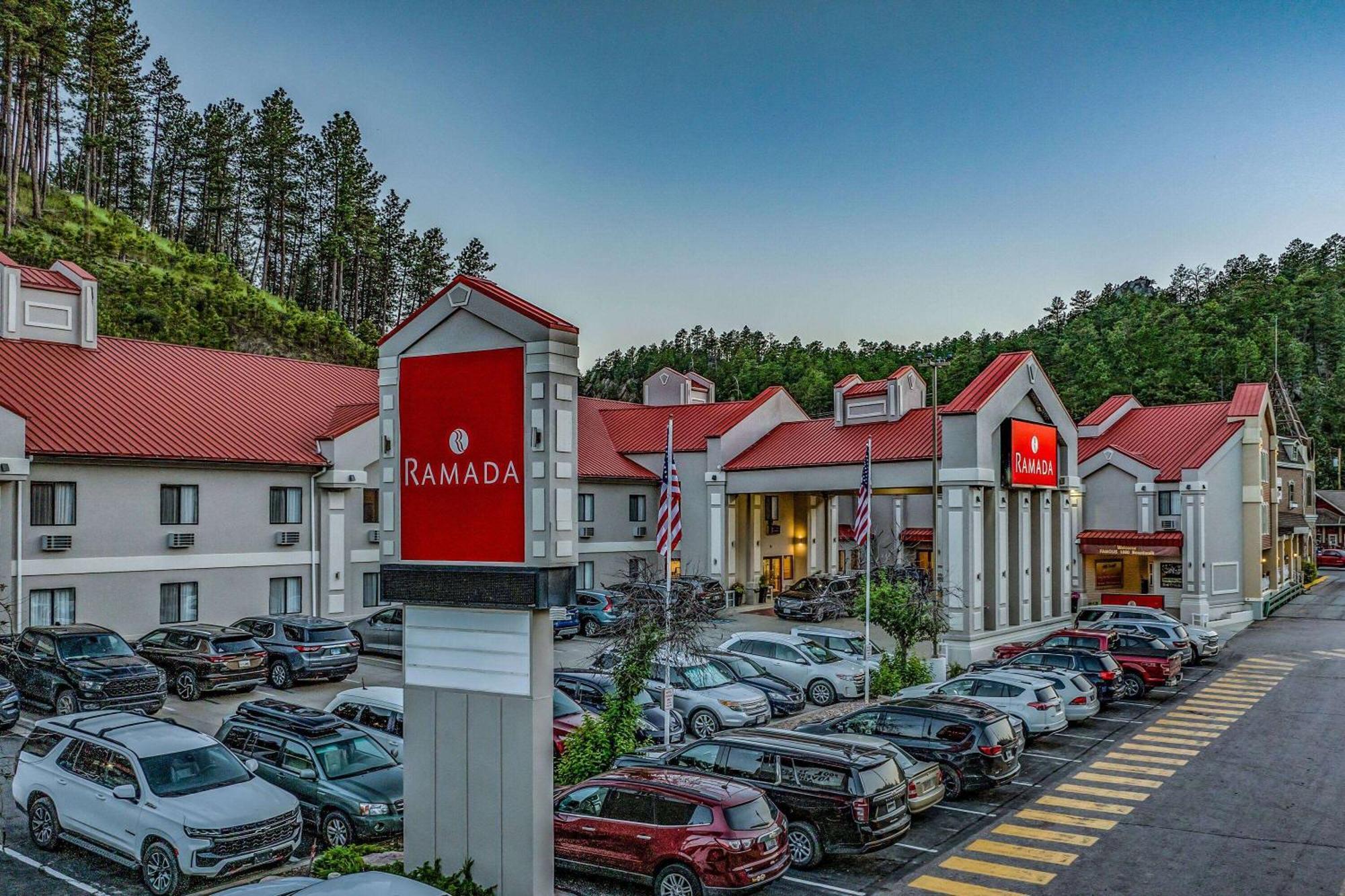 Ramada By Wyndham Keystone Near Mt Rushmore Exterior photo