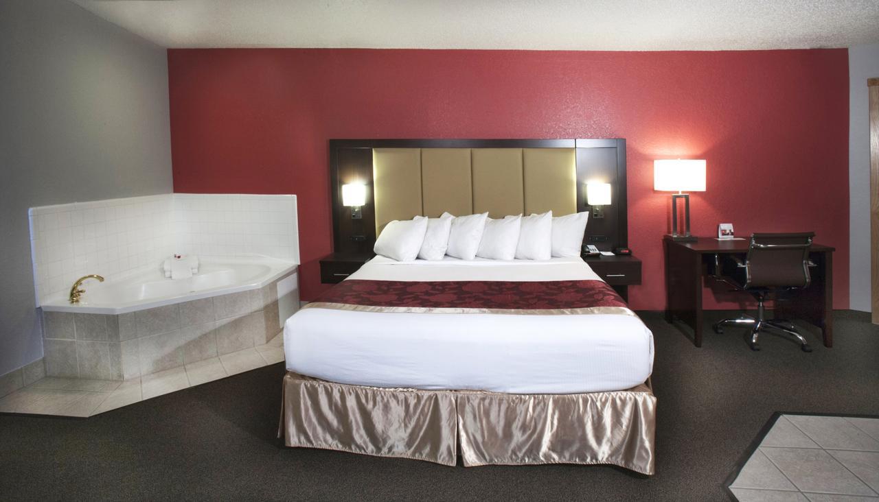 Ramada By Wyndham Keystone Near Mt Rushmore Exterior photo